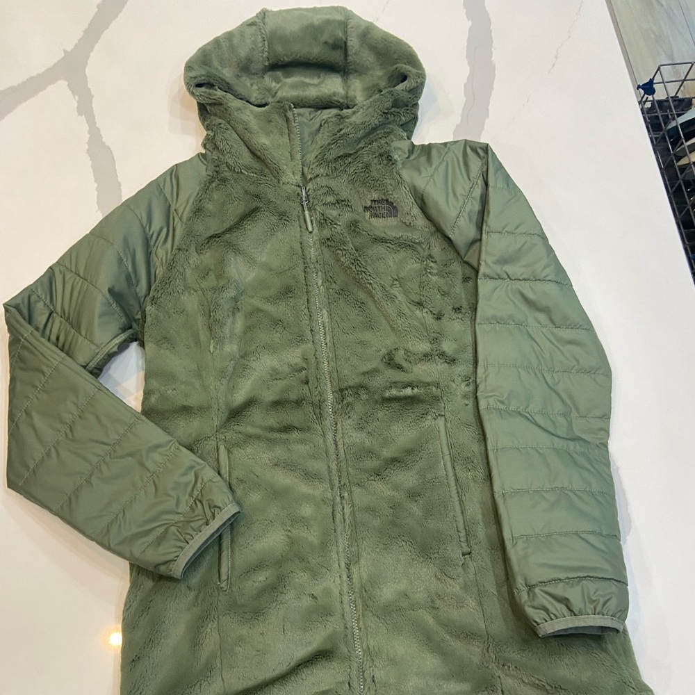 Stunning excellent used condition women’s size M reversible North Face coat.